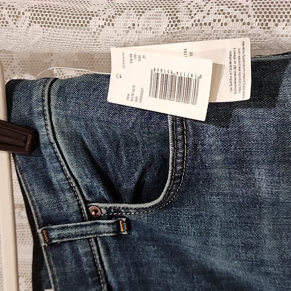 NWT ABERCROMBIE & FITCH "The 90's Straight Ultra High Rise" Jeans - Picture 4 of 10